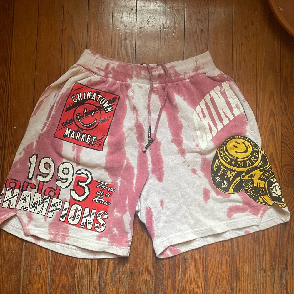 Chinatown Market x Smiley Sweatshorts size small